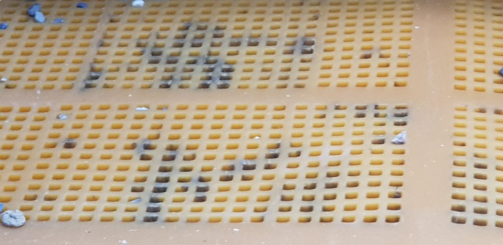 Ma toile de polyuréthane se désagrège (présence de tâches)